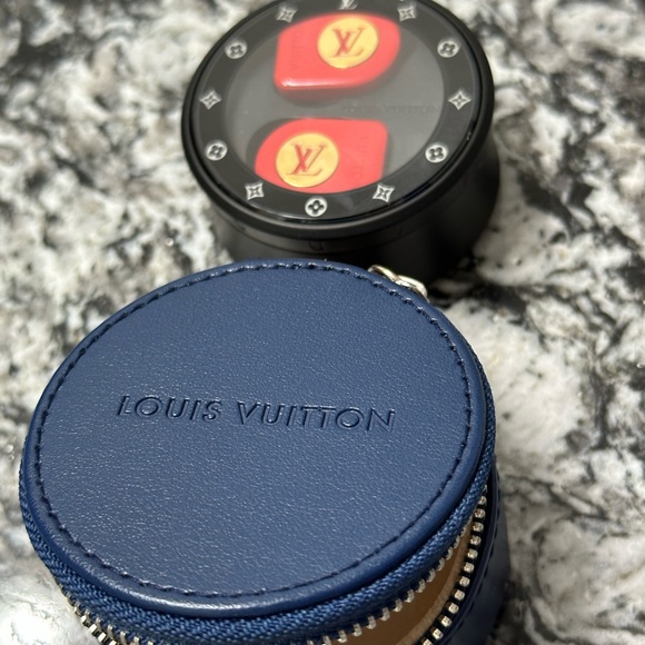 2022 Authentic Louis Vuitton Horizon Wireless Earbuds - Picture 11 of 11